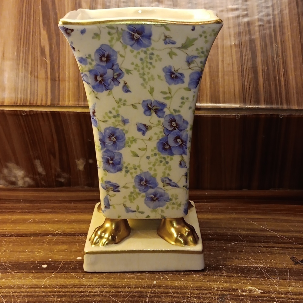 Vtg Princeton China blue pansy gold footed vase